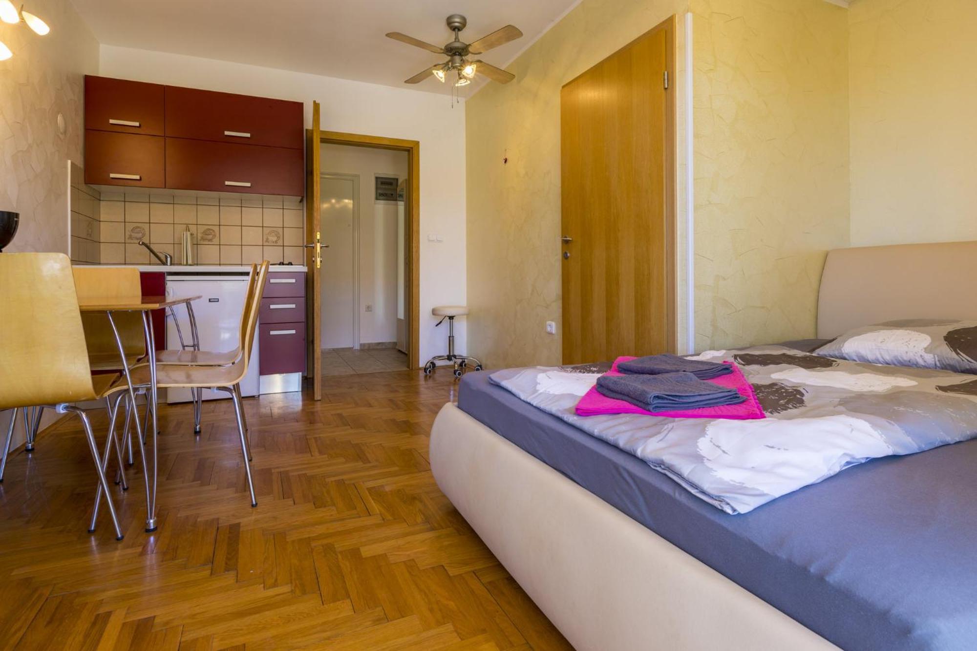Duerr Apartment Криквеница Екстериор снимка
